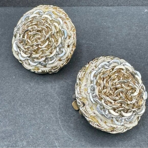 Vintage Three Tone Metal Chain Dome Earrings - Clip On - Picture 3 of 13